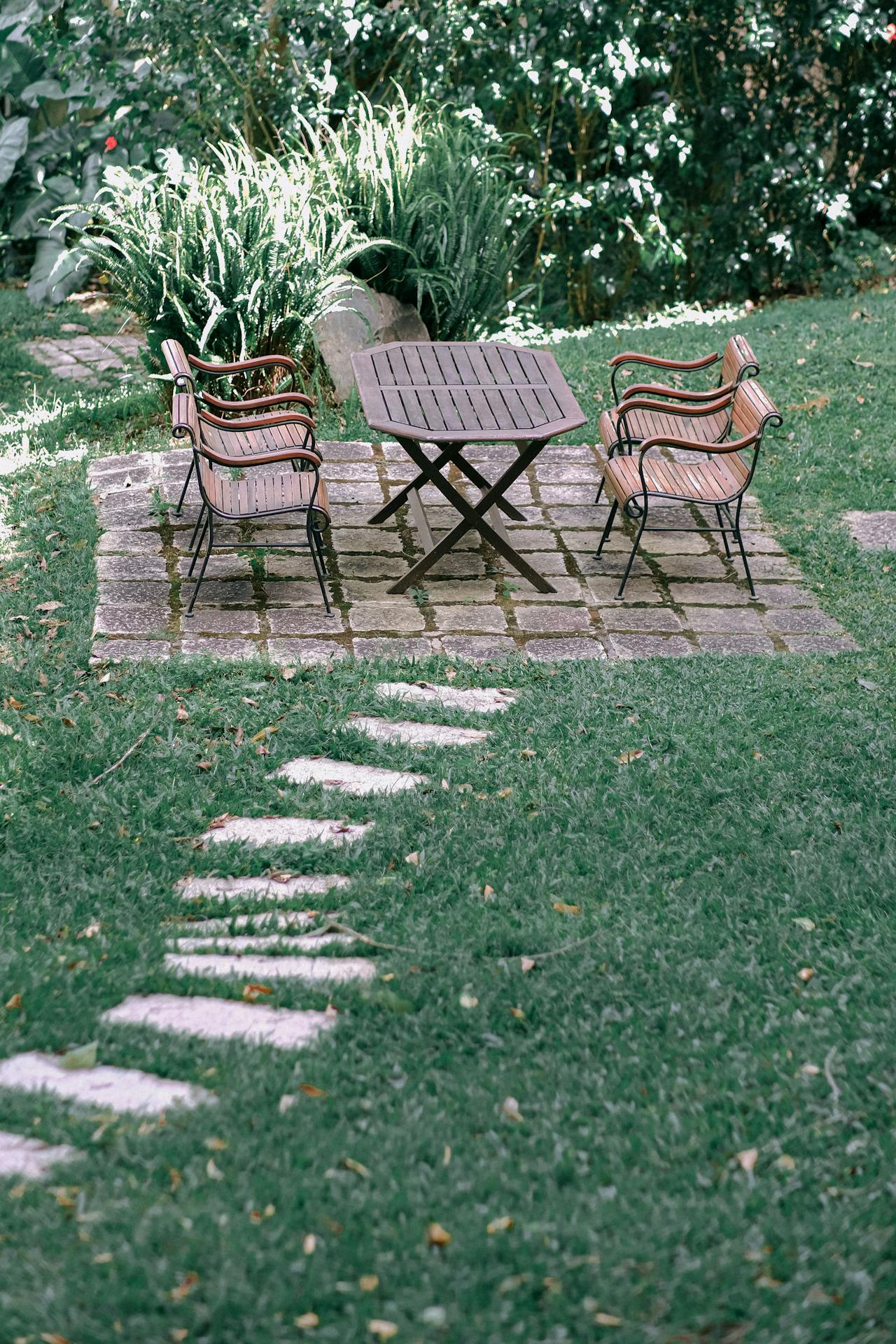 Diseño de jardín personalizado con muebles de exterior
